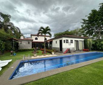 Casa a la venta en condominio La Cañada, San Rafael de Alajuela.