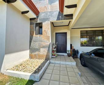 Casa a la venta en condominio Hacienda Espavel en Las Vueltas de La Guacima.