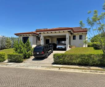 Casa a la venta en condominio Hacienda Espavel en Las Vueltas de La Guacima.