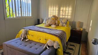 Se vende casa con lote de 1,642m2 en Santa Ana 24-1203