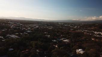 Se vende casa con lote de 1,642m2 en Santa Ana 24-1203