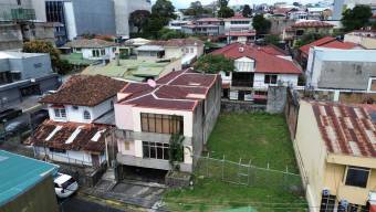 VENTA DE EDIFICIO CON LOTE CON 2 CASAS, BARRIO GONZÁLEZ LAHMANN