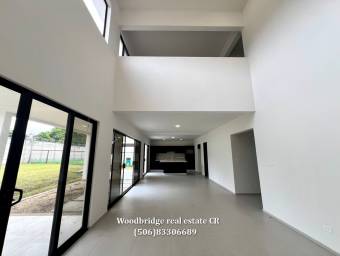 Casa lujo Santa Ana alquiler $4.000 o venta $550.000 /jardines, 4 dormitorios