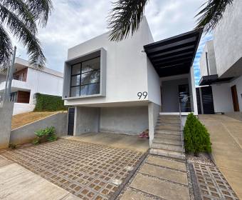 Casa a la venta en condominio Villas del Río en El Coco de Alajuela.