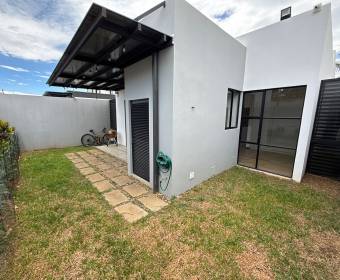 Casa a la venta en condominio Villas del Río en El Coco de Alajuela.