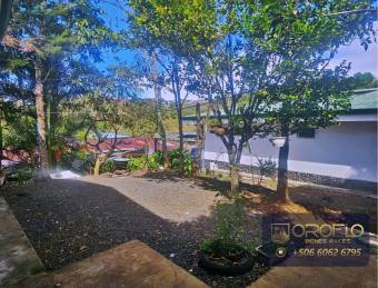 PROPERTY WITH 4 HOUSES  1 LOT FOR SALE DUE TO TRAVEL  SANTA BARBARA, HEREDIA #40404ab