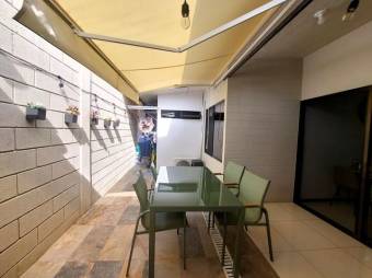 Se vende espaciosa casa en condominio de Ulloa Heredia 25-1446