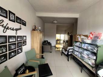 Se vende espaciosa casa en condominio de Ulloa Heredia 25-1446