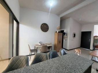 Se vende espaciosa casa en condominio de Ulloa Heredia 25-1446