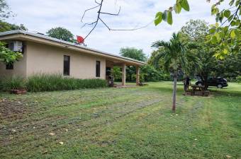 Casa de 2 habitaciones en gran terreno ubicado en Potrero