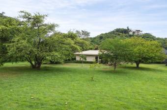 Casa de 2 habitaciones en gran terreno ubicado en Potrero