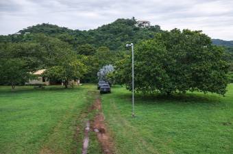 Casa de 2 habitaciones en gran terreno ubicado en Potrero