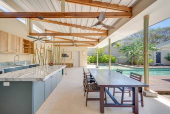  Casa nueva de lujo con piscina y 4 habitaciones cerca de Playa Tamarindo