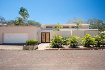  Casa nueva de lujo con piscina y 4 habitaciones cerca de Playa Tamarindo
