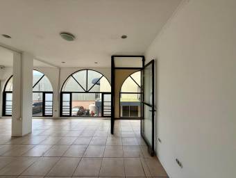 Se alquila local comercial en San Rafael Escazú 26-1300