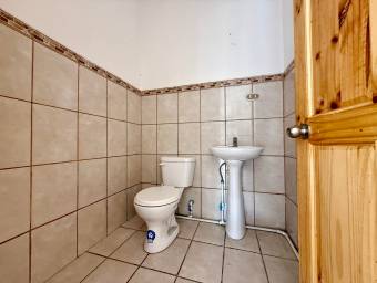 Se alquila local comercial en San Rafael Escazú 26-1300