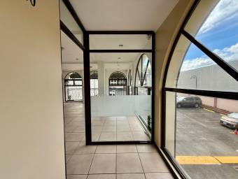 Se alquila local comercial en San Rafael Escazú 26-1300