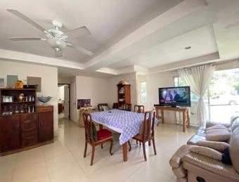 Se vende casa con lote de más de 3000m2 en Piedades Santa Ana 26-1298 Se vende casa con lote de más de 3000m2 en Piedades Santa Ana 26-1298