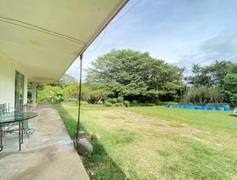 Se vende casa con lote de más de 3000m2 en Piedades Santa Ana 26-1298