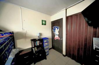 Se vende casa con patio en San Pablo Heredia 26-1036