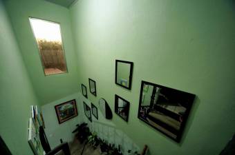 Se vende casa con patio en San Pablo Heredia 26-1036