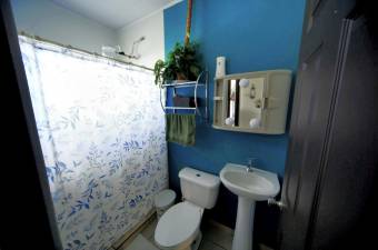 Se vende casa con patio en San Pablo Heredia 26-1036