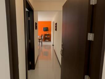 Se vende espacioso apartamento en San Sebastián San José 26-1051