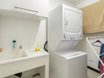 Se vende espacioso apartamento en San Sebastián San José 26-1051