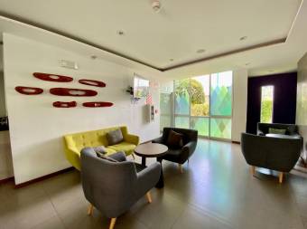 Se vende apartamento con mucha luz natural en Hatillo San José 26-1786