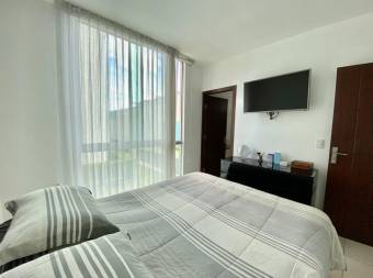 Se vende apartamento con mucha luz natural en Hatillo San José 26-1786