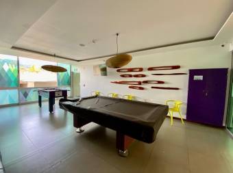 Se vende apartamento con mucha luz natural en Hatillo San José 26-1786