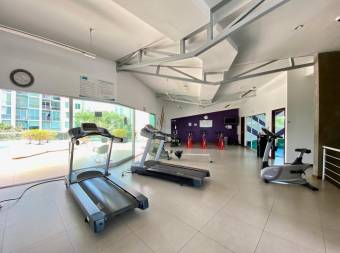 Se vende apartamento con mucha luz natural en Hatillo San José 26-1786