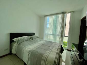 Se vende apartamento con mucha luz natural en Hatillo San José 26-1786