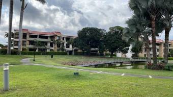 Se vende apartamento en Piedades Santa Ana 26-931