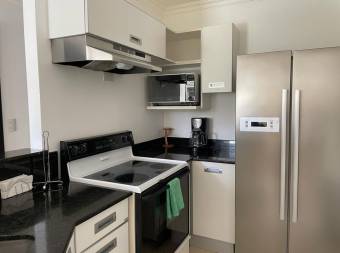 Se vende apartamento en Piedades Santa Ana 26-931