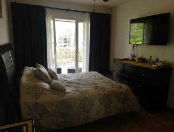 Se vende apartamento en Santa Ana San José 22-881