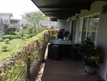 Se vende apartamento en Santa Ana San José 22-881