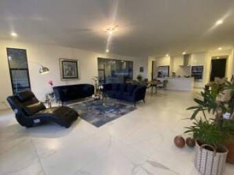 Su hogar donde el diseño contemporáneo, la comodidad familiar y vista privilegiada