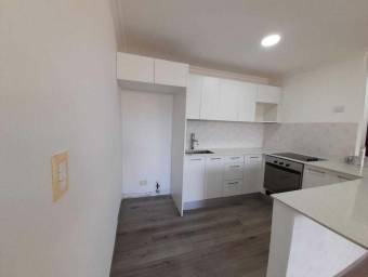 Se vende amplio apartamento en Santa Ana San José 26-1008