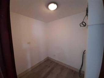 Se vende amplio apartamento en Santa Ana San José 26-1008