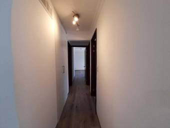 Se vende amplio apartamento en Santa Ana San José 26-1008