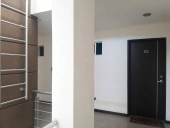 Se vende espacioso apartamento en Uruca San José 24-1158
