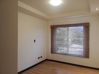 Se vende espacioso apartamento en Uruca San José 24-1158