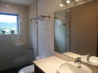 Se vende espacioso apartamento en Uruca San José 24-1158