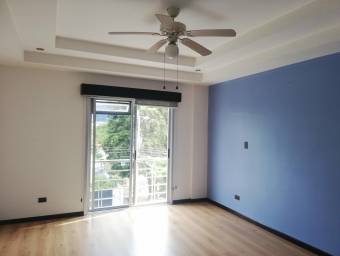 Se vende espacioso apartamento en Uruca San José 24-1158