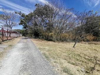 Se vende lote con más de 1100m2 en Piedades Santa Ana 24-124