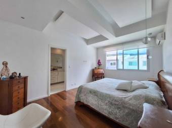 Venta de Casa en Piedades de Santa Ana. RAH 26-639