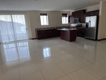 Alquiler de Elegante Apartamento en Escazú / Mls. 26-633 OFC JB