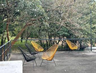 Joya de Arquitectura Industrial Diseño Modular y Vistas a la Montaña