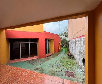 House for sale in Tambor, Alajuela. Bank-owned property. House for sale in Tambor, Alajuela. Bank-owned property.